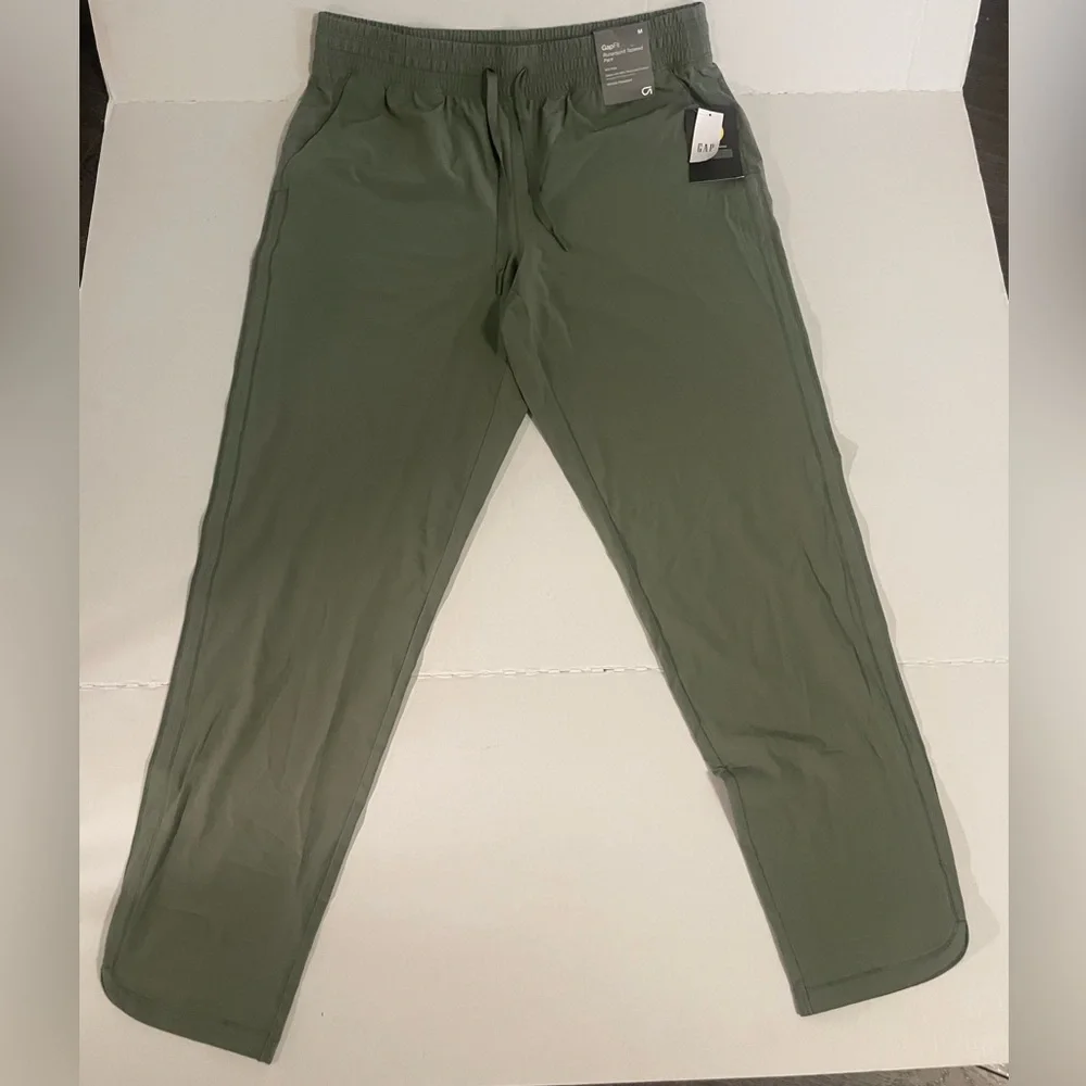 GAPFit Runaround High Rise Tapered Pants Olive Green SPF 50 | M | NWT - Picture 3 of 5